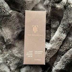 True Botanicals Sun Shield spf 30